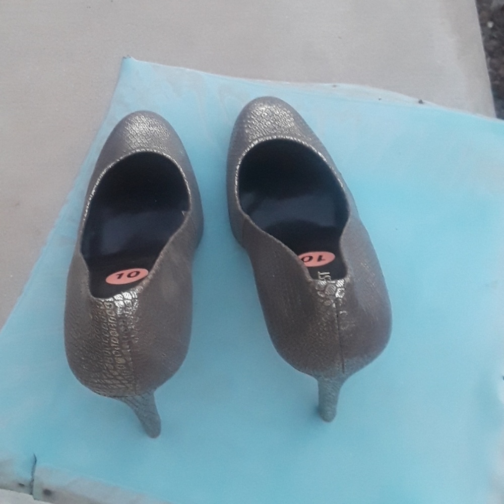 Shoes - Picture 3 of 4
